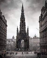 Эдинбург Памятник воздвигнут в честь шотландского писателя Вальтера Скотта.  Он имеет высоту более 60 метров, несколько смот… | Эдинбург, Путешествия,  Красивые места